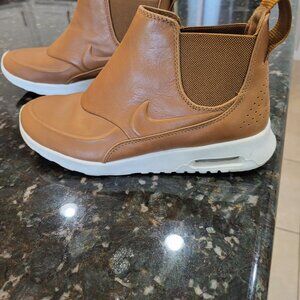 EUC Nike Ladies Air Max Thea Mid Chelsea Style Boot Ale Brown Size 7